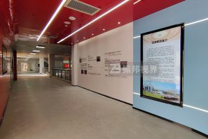為了優化企業展覽館的展示體驗，應如何運用多媒體技術進行創新？