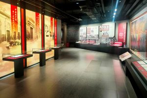 廉政教育展廳的多媒體展示，哪些技術備受推崇且好評如潮？