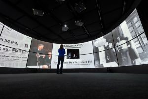 數字展廳建設或改造時，如何平衡創意與實用性以滿足觀眾需求？